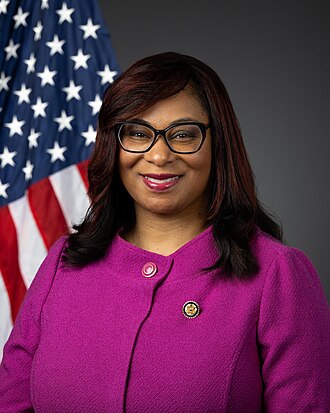 Photo of Janelle Bynum